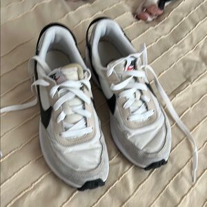 Nike White and Black Sneakers